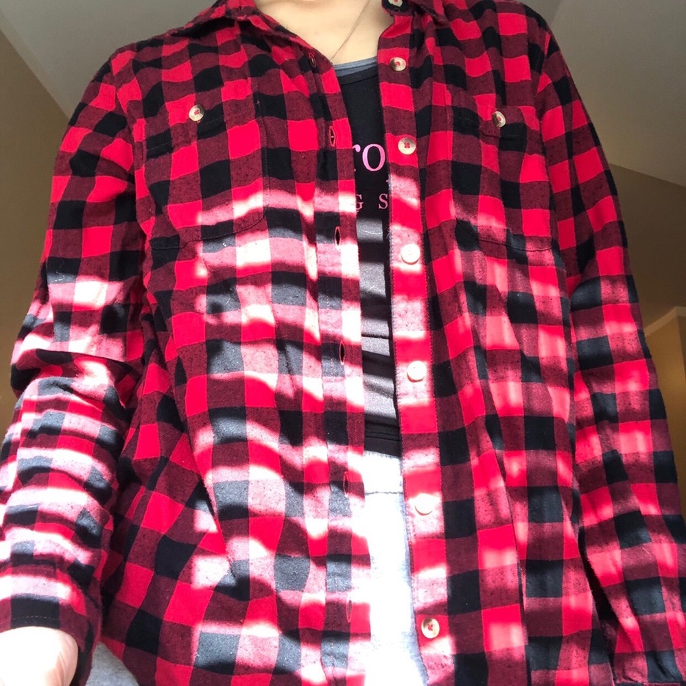 Cute oversized red & black plaid flannel shirt